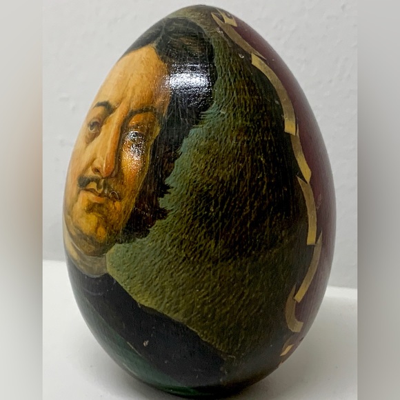 Vintage Soviet Era Russian Hand Painted Wooden Decorative Egg - Picture 4 of 16